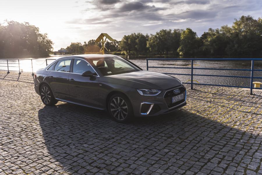  Audi A4 40 TDI Quattro S-Line (B9) 2019 года  (WW) (фото 11 из 27)